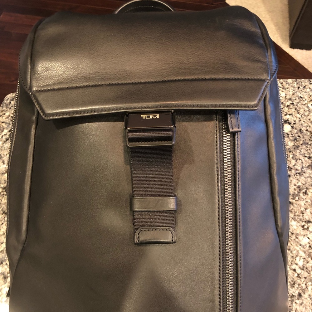 Tumi Back Pack... Like “New”. Gently used.